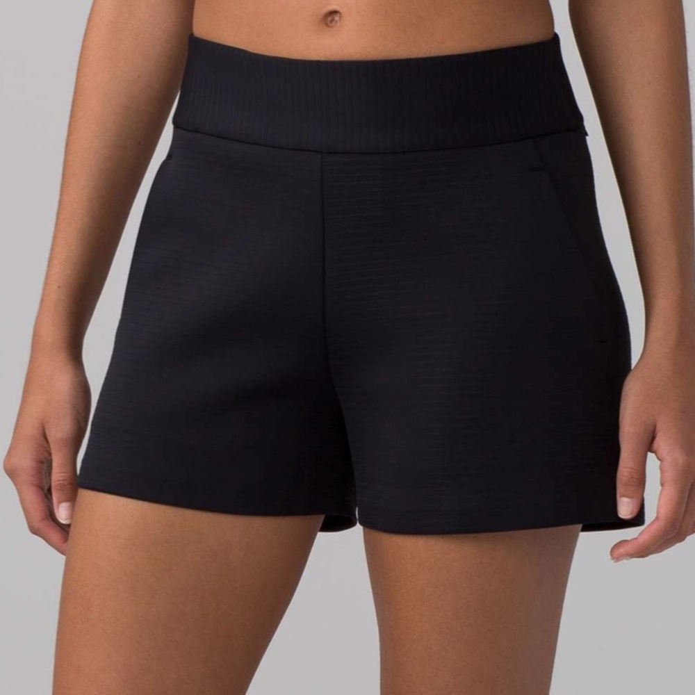 Lululemon Shaped Short 3” Black Size 4